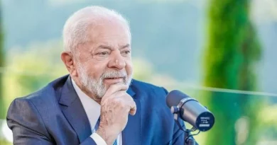 Lula anuncia programa para conectar 138 mil escolas até 2026